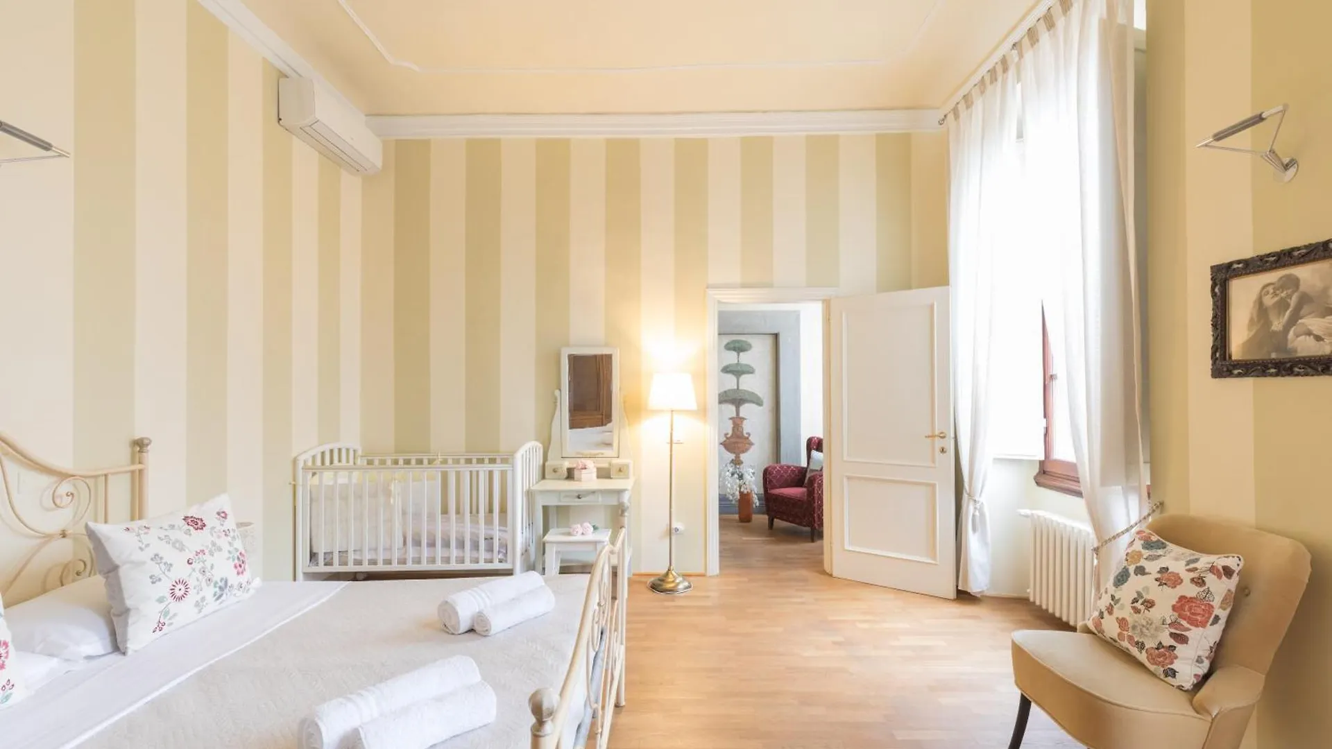 A Touch Of History, In Santa Reparata Florence Apartment