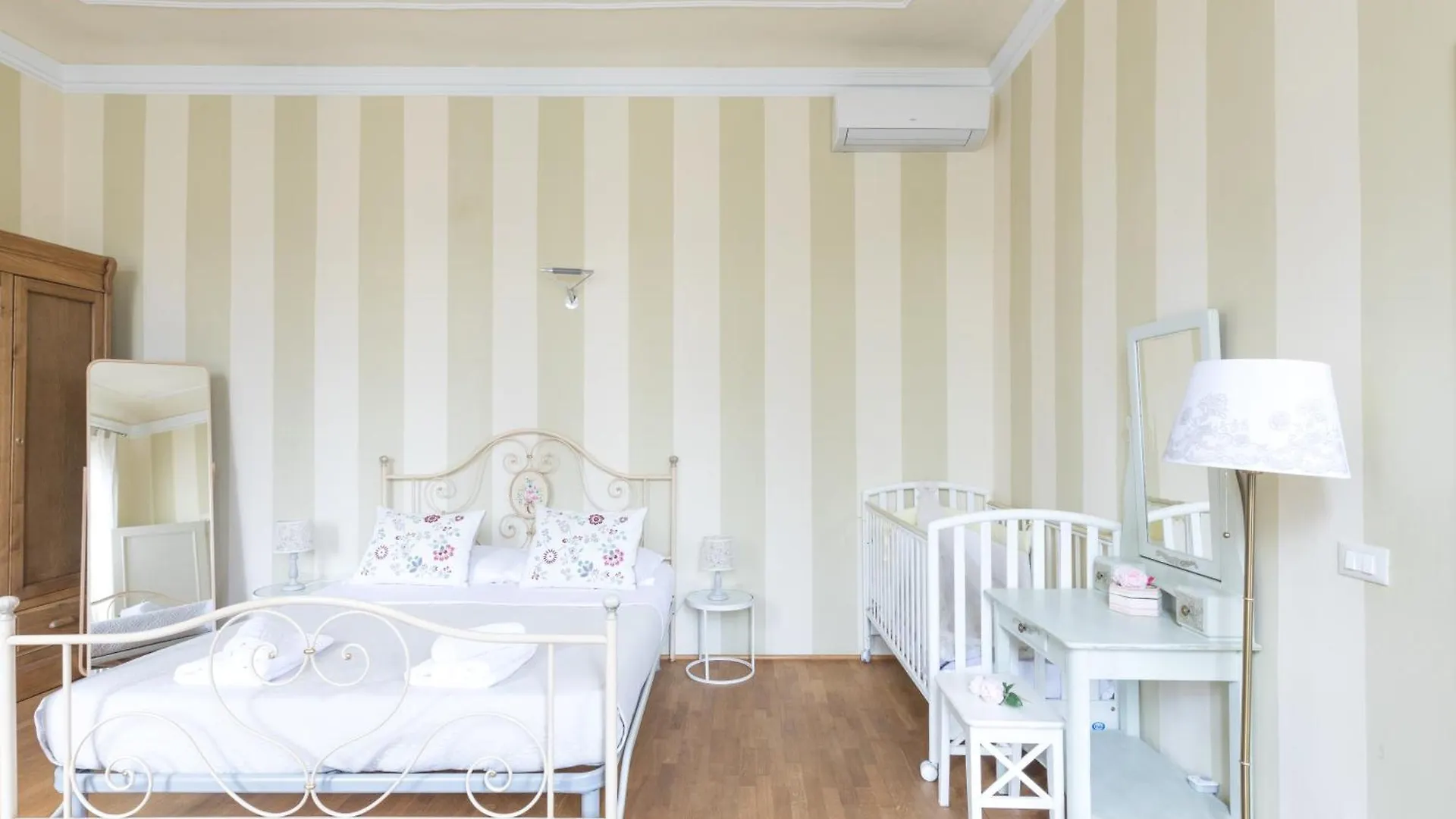 A Touch Of History, In Santa Reparata Florence Apartment